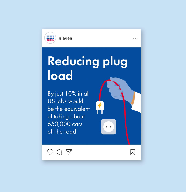 Illustration einer Hand, die einen Stecker hält, mit Text über die Reduzierung des Stromverbrauchs.