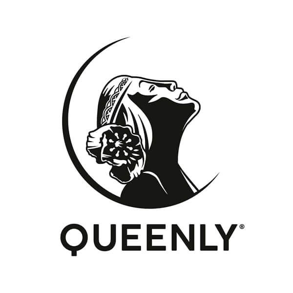 Schwarz-weißes Logo mit dem Profil einer Frau, die nach oben schaut, mit Blumen im Haar, und dem Wort "QUEENLY" darunter.